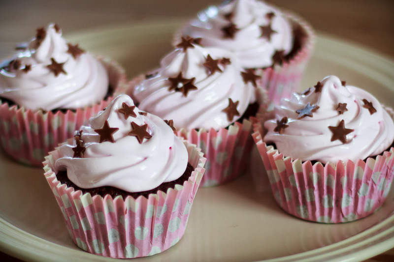Chokolade cupcakes med marshmallow frosting